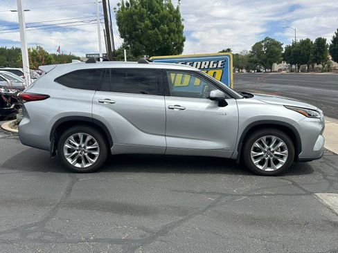 Used 2021 Toyota Highlander Limited AWD/4WD image 2