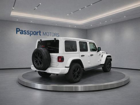 Used 2023 Jeep Wrangler Unlimited Sahara AWD/4WD image 4