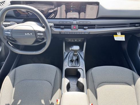 New 2025 Kia K4 LXS image 25