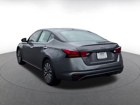 Used 2025 Nissan Altima 2.5 SV FWD image 11