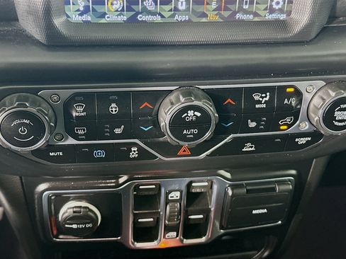 Used 2023 Jeep Wrangler Unlimited Sahara w/ Cold Weather Group AWD/4WD image 23