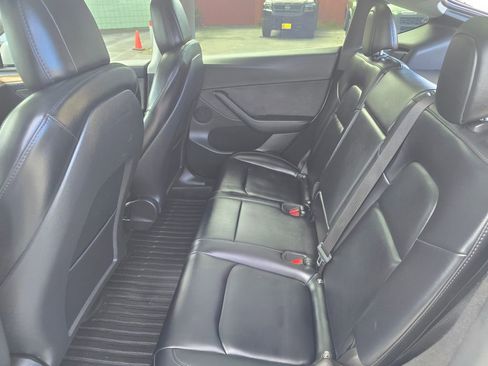Used 2023 Tesla Model Y Performance image 13
