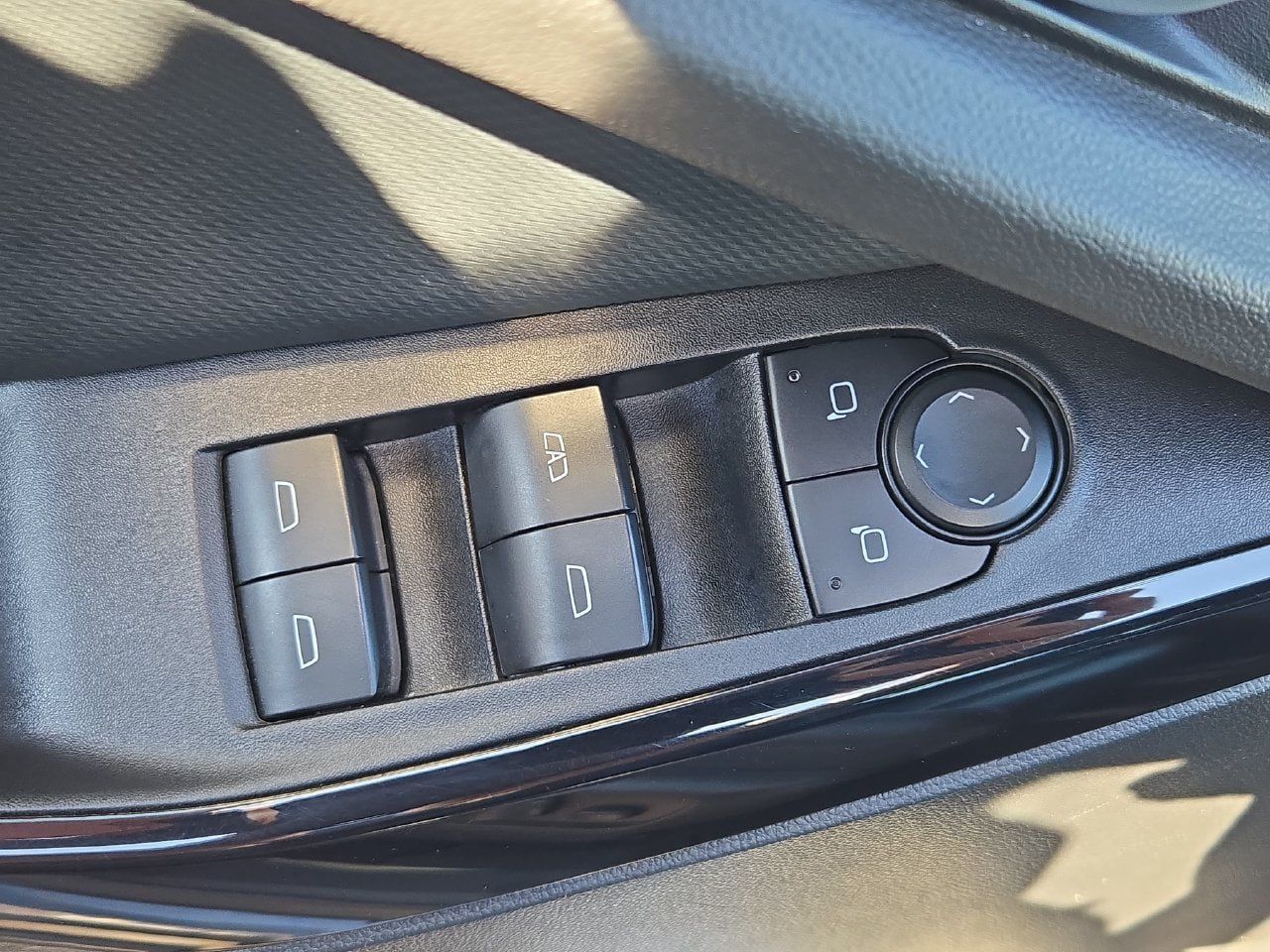 Used 2025 Chevrolet Equinox LT w/ Convenience Package II FWD image 28