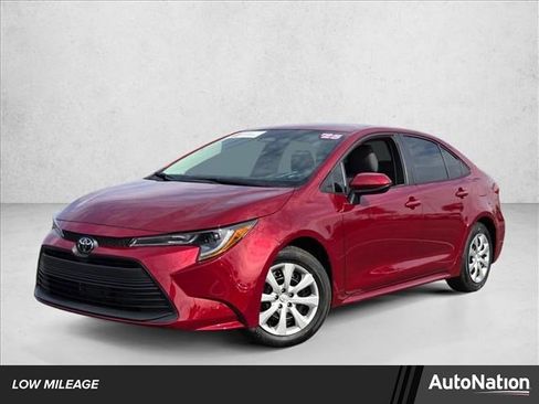 Certified 2025 Toyota Corolla LE image 1