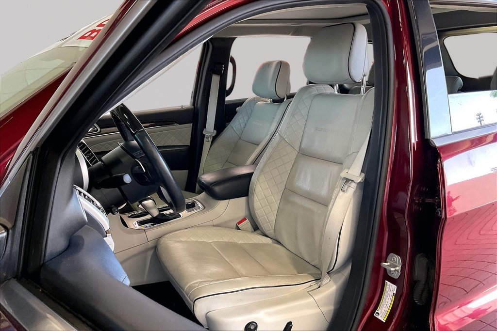 Used 2020 Jeep Grand Cherokee Summit AWD/4WD image 3