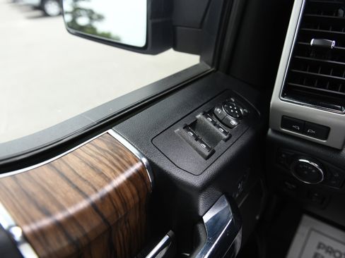 Used 2020 Ford F150 Lariat w/ Equipment Group 502A Luxury AWD/4WD image 17