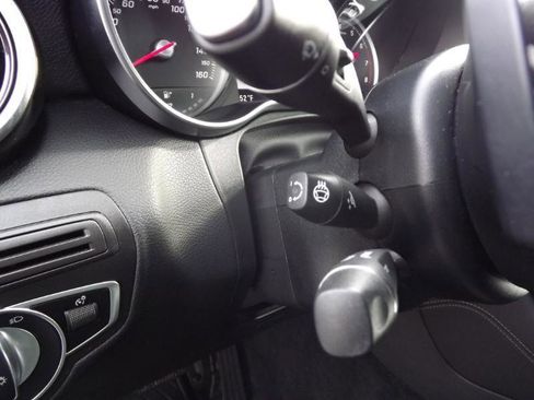 Used 2019 Mercedes-Benz GLC 300 4MATIC image 15