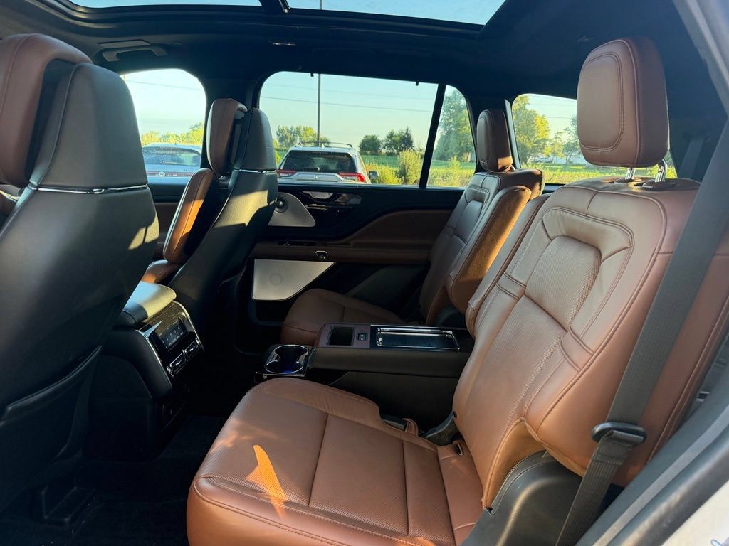 Used 2023 Lincoln Aviator Reserve w/ Equipment Group 201A AWD/4WD image 18