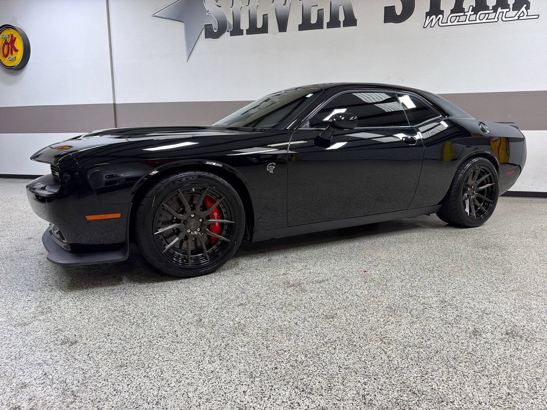 Used 2016 Dodge Challenger SRT Hellcat RWD image 4