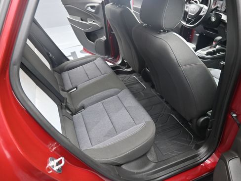 Certified 2024 Chevrolet Trax RS w/ Sunroof Package image 18