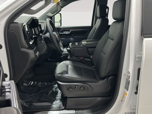 Used 2024 Chevrolet Silverado 3500 LT w/ Convenience Package image 9