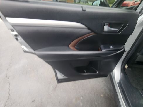 Used 2019 Toyota Highlander XLE image 15