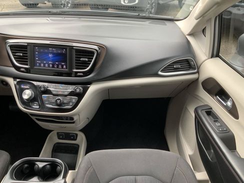 Used 2018 Chrysler Pacifica Touring Plus FWD image 64