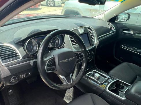 Used 2018 Chrysler 300 Touring RWD image 9