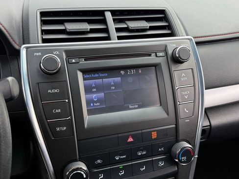 Used 2015 Toyota Camry LE image 22