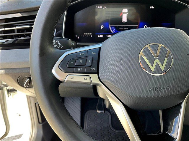 Used 2025 Volkswagen Jetta SE FWD image 19