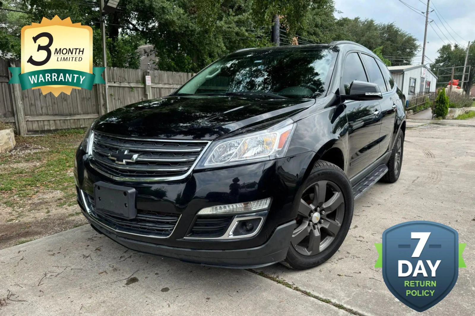 Used 2017 Chevrolet Traverse LT FWD image 1