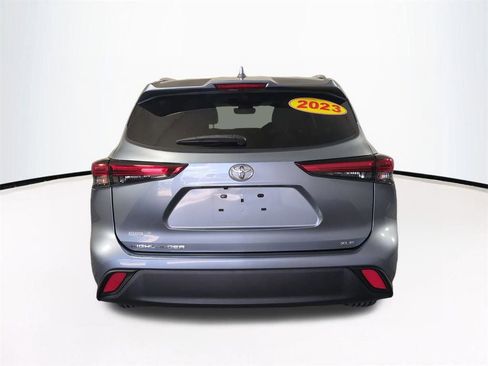 Used 2023 Toyota Highlander XLE FWD image 6