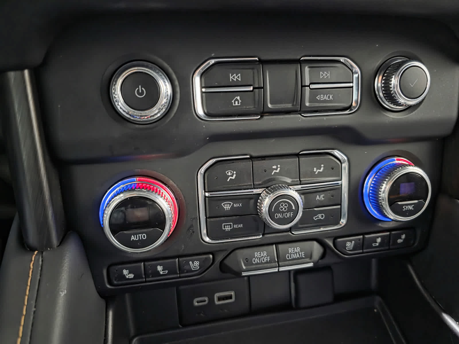 Used 2024 GMC Yukon AT4 AWD/4WD image 21