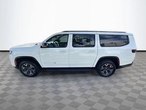 Used 2024 Jeep Wagoneer L Series III w/ Flexible Seating Group AWD/4WD image 5