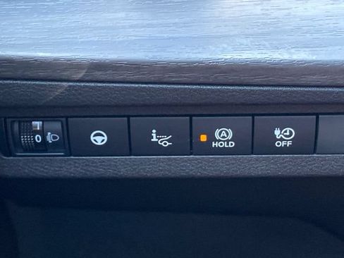 Used 2025 Nissan Ariya FWD image 14