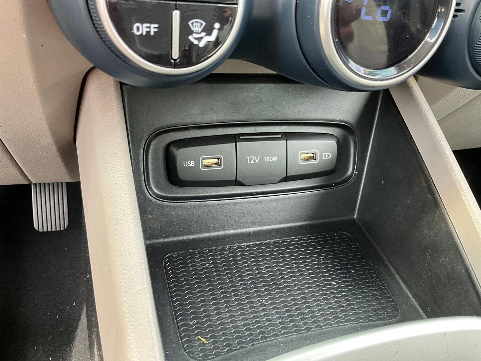 Used 2022 Hyundai Venue SEL FWD image 15
