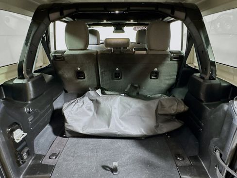 Used 2024 Jeep Wrangler Unlimited image 24