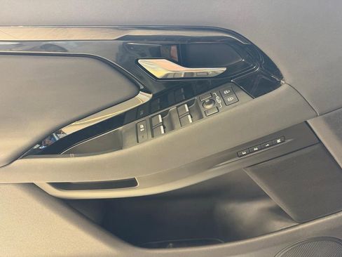 Certified 2024 Land Rover Range Rover Evoque Dynamic SE AWD/4WD image 18