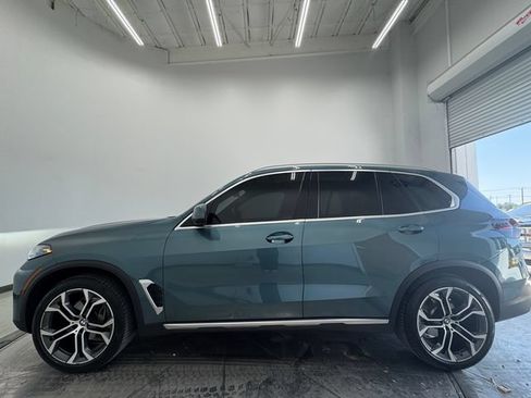 Used 2025 BMW X5 xDrive40i w/ Parking Assistance Package AWD/4WD image 16