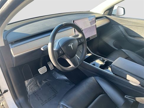 Used 2021 Tesla Model Y Performance image 9