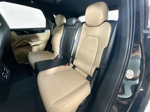 Certified 2025 Porsche Cayenne S image 26