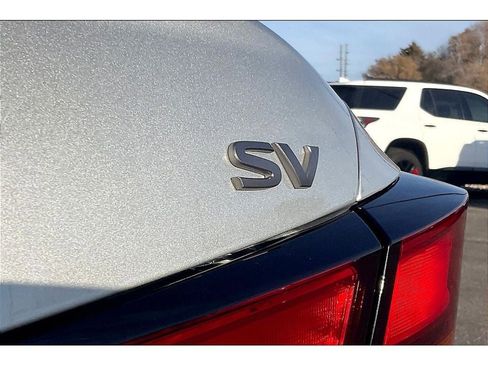 Used 2024 Nissan Altima 2.5 SV image 9