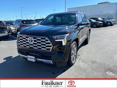 Used 2025 Toyota Sequoia Capstone AWD/4WD image 19