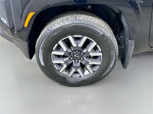 Used 2024 Nissan Frontier SL w/ Technology Package image 8