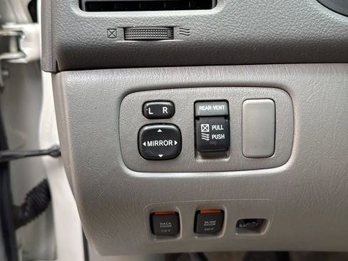 Used 2010 Toyota Sienna XLE image 19