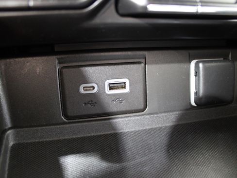 Used 2023 Chevrolet Suburban Z71 image 24