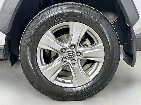 Used 2022 Toyota RAV4 XLE image 28