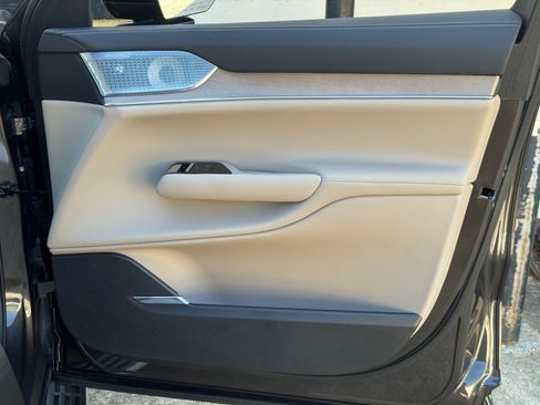 Used 2025 Volvo EX90 Ultra AWD/4WD image 44