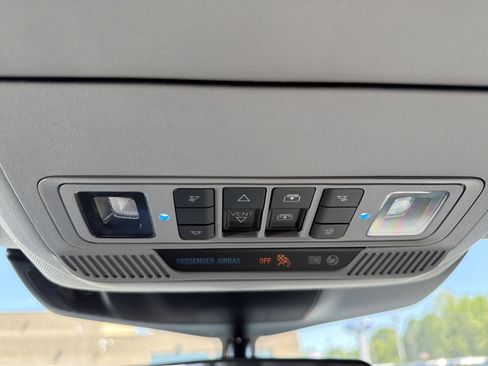 Used 2022 Ford Explorer XLT w/ Equipment Group 202A AWD/4WD image 23