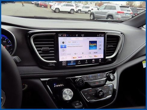 New 2026 Chrysler Pacifica Select image 15