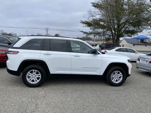 Certified 2025 Jeep Grand Cherokee Laredo w/ Luxury Tech Group I AWD/4WD image 2