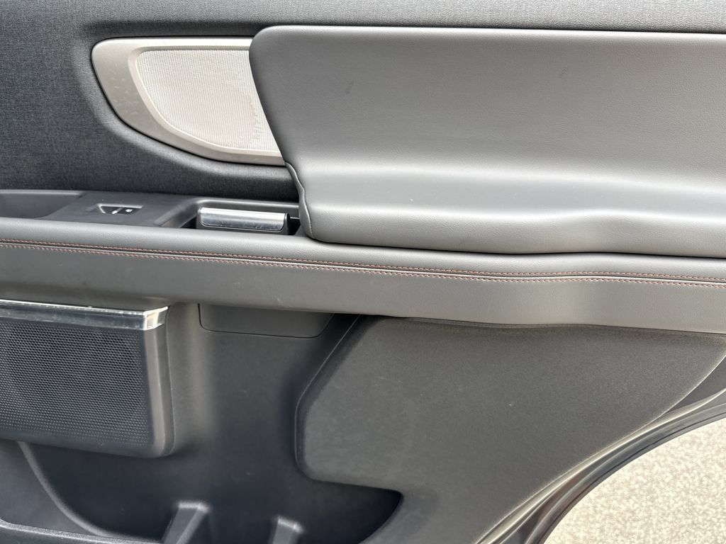 Used 2025 Ford Expedition Active AWD/4WD image 16