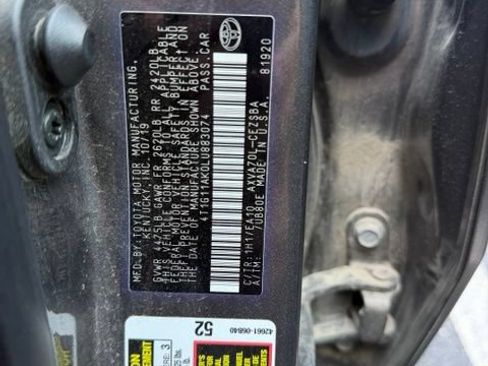 Used 2020 Toyota Camry SE FWD image 18