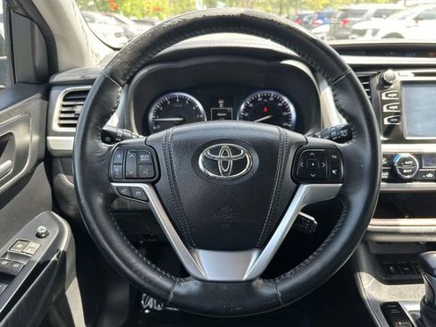 Used 2015 Toyota Highlander XLE AWD/4WD image 18