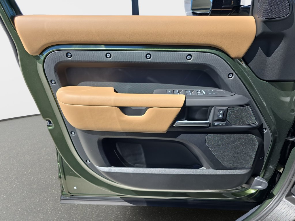 New 2026 Land Rover Defender 110 X-Dynamic SE AWD/4WD image 28