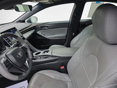 Used 2021 Toyota Avalon Limited image 12