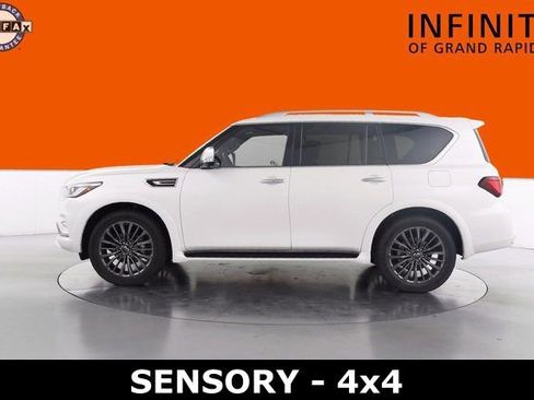 Used 2024 INFINITI QX80 Sensory image 4