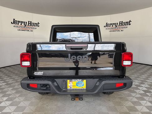 Used 2022 Jeep Gladiator Sport AWD/4WD image 5