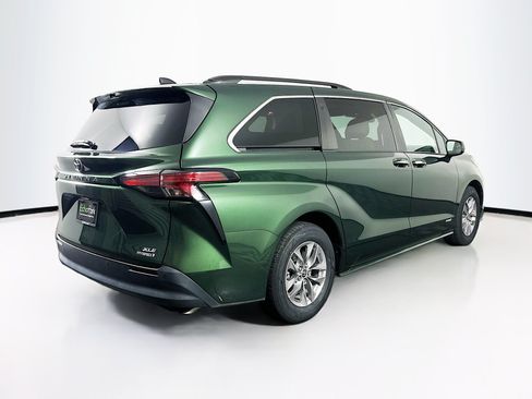 Used 2021 Toyota Sienna XLE FWD image 9