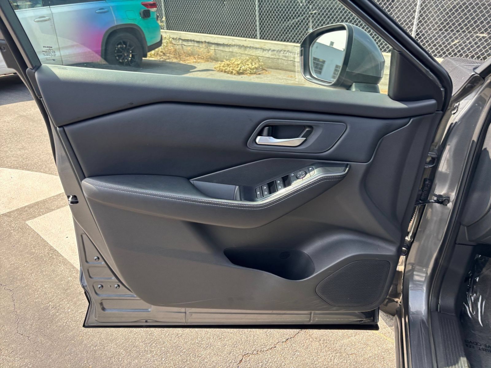 Used 2025 Nissan Rogue SV FWD image 18